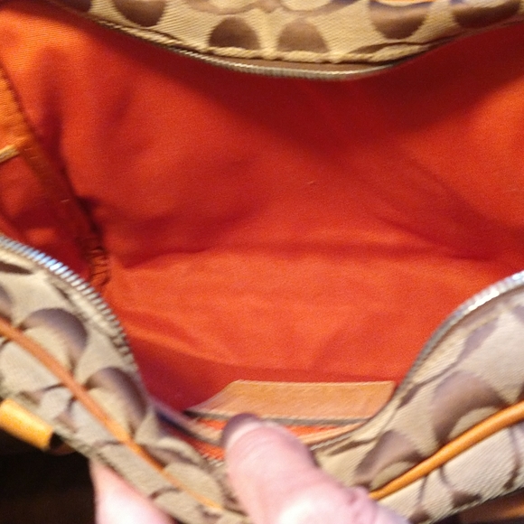 VGUC. Vintage coach shoulder bag. Signature C canvas, logo, trimmed and leather. - Picture 4 of 16